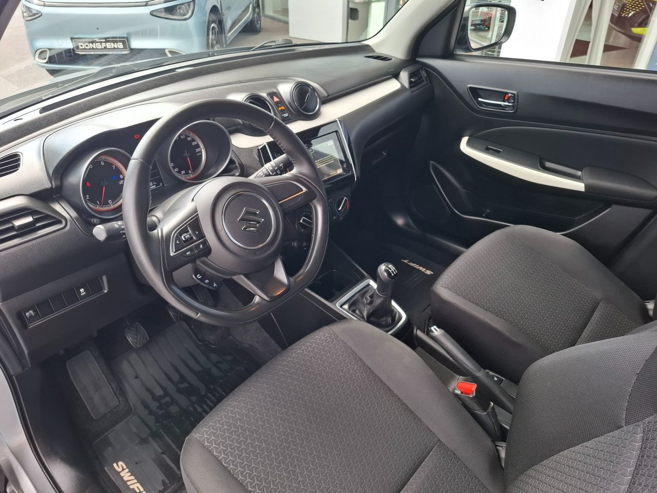 Zunanja slika - Suzuki Swift - 1.2 4WD - SLOVENSKI + 1. LASTNIK + POTRJENA KNJIGA - 14