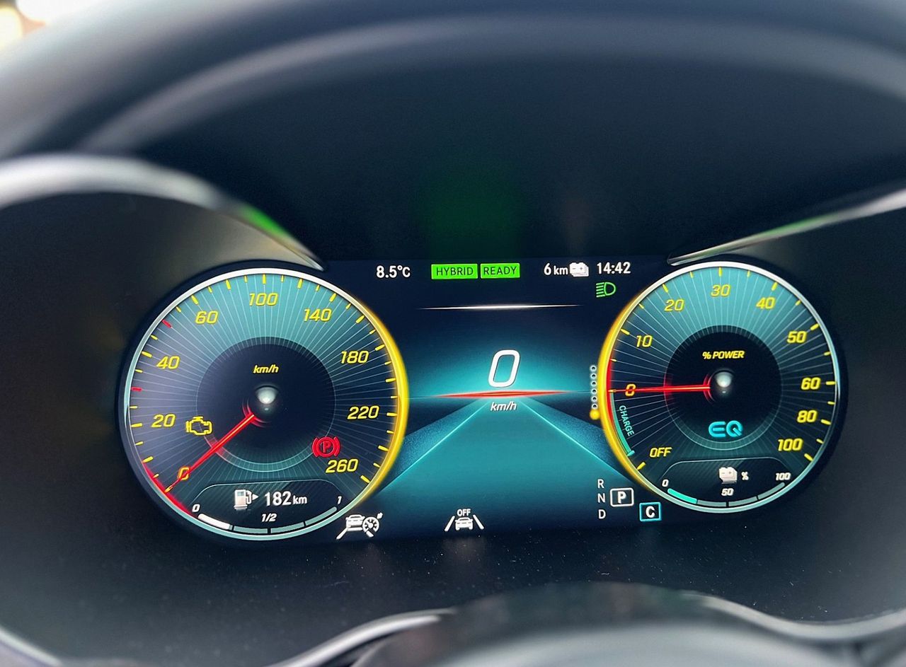 Zunanja slika - Mercedes-Benz C-Razred - C 300 EQ 4MATIC Le84.000km LED ACC WEBASTO ALU19 - 19