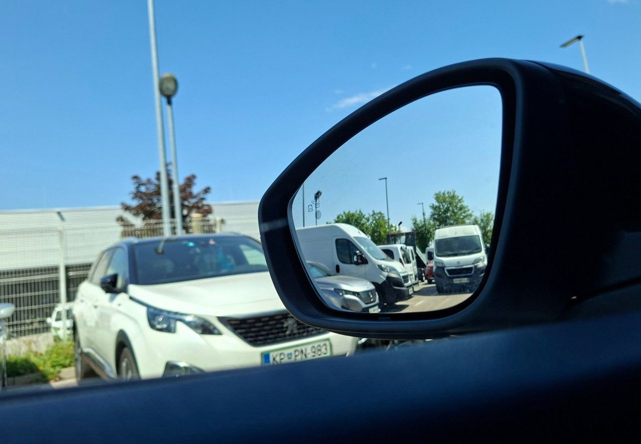 Zunanja slika - Peugeot 2008 - 1.5 BlueHDI 130 S S GT Avt. + PANORAMA - 12