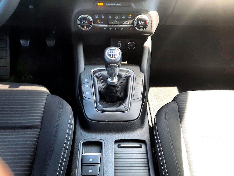 Zunanja slika - Ford Focus - Titanium 1.5 EcoBlue 120KM-RADAR-ZIMSKI PAKET - 9