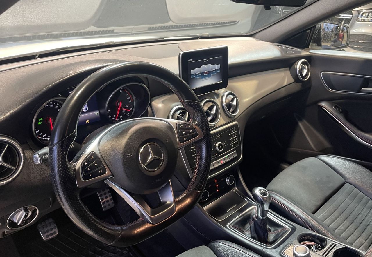 Zunanja slika - Mercedes-Benz CLA-Razred - CLA-180-AMG LINE-TEMPOMAT-KAMERA-2XPDC-ALU-LED - 7