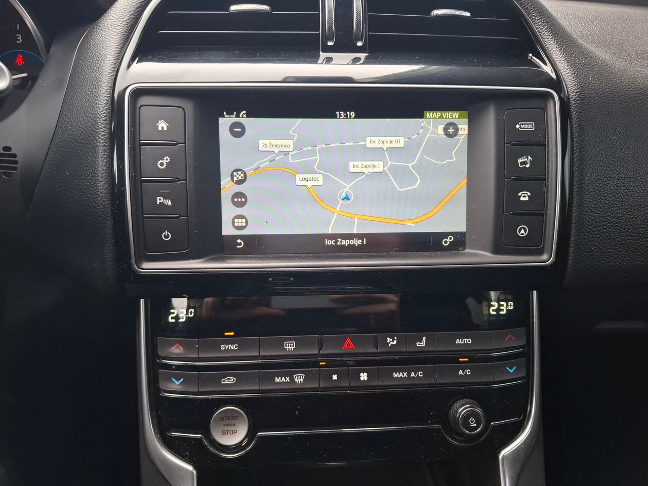 Zunanja slika - Jaguar XE - R-Sport 2.0 180 AVTOMATIK + SERVISNA ZGODOVINA - 21