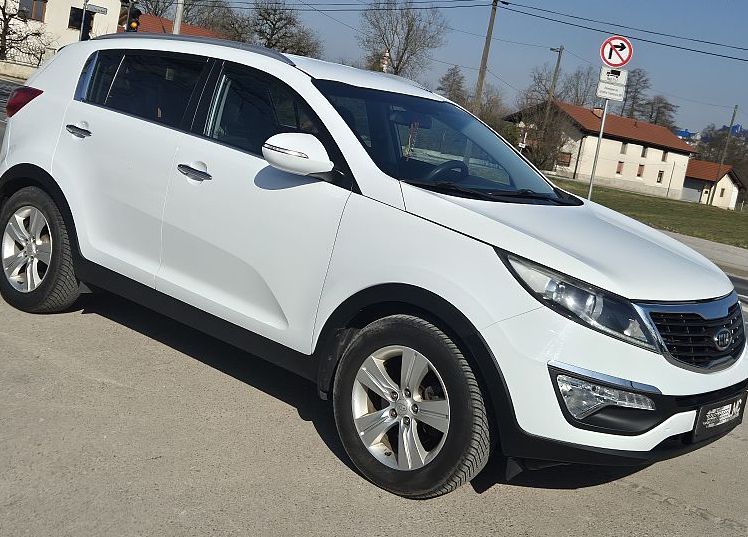 Zunanja slika - KIA Sportage - 1.7 CRDi EX Urban °ALU 17 °PDC °ODLIČNA °3. lastn - 2