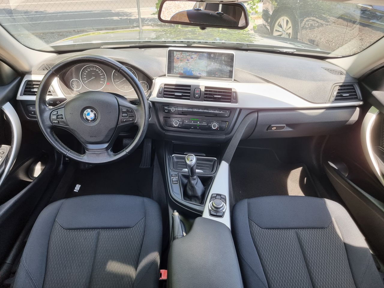 Notranja slika - BMW Serija 3 - Touring: 320d xDrive - HITRI KREDIT BREZ POLOGA - 8