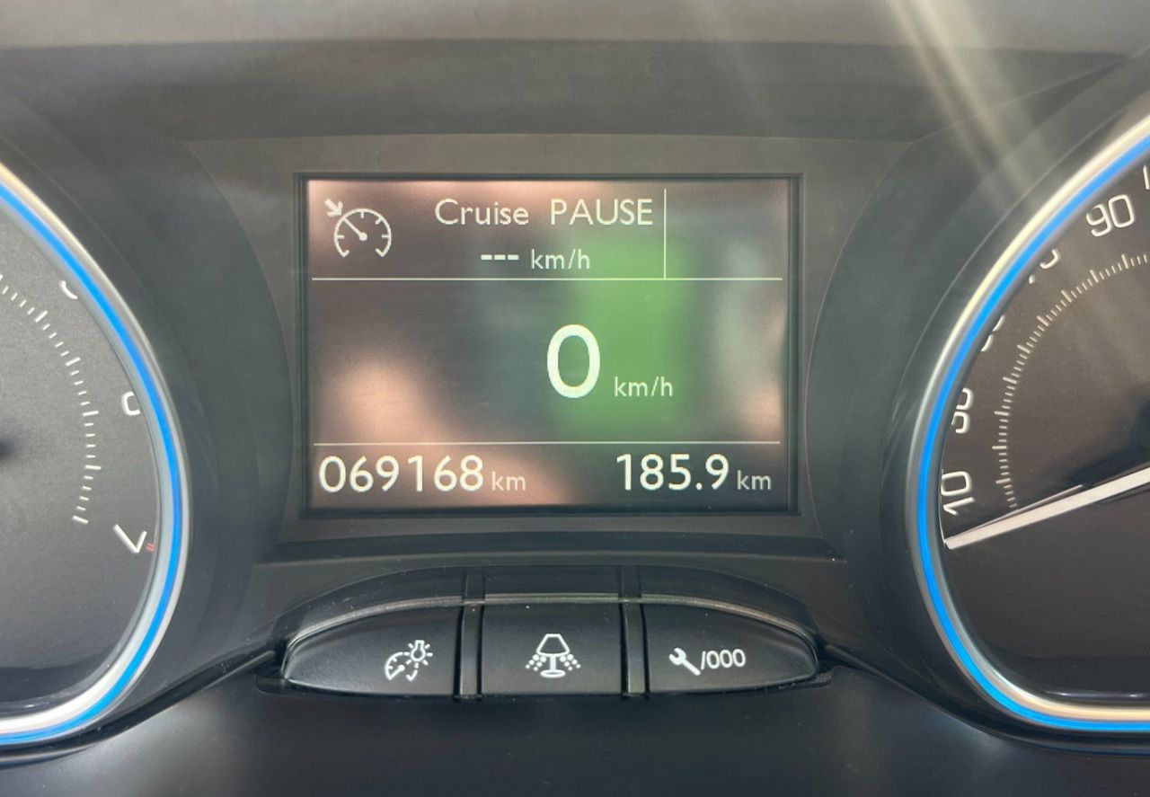Zunanja slika - Peugeot 2008 - 1.2 PureTech 130Allure XEN.NAVI.PDC SAMO 69.000KM - 15