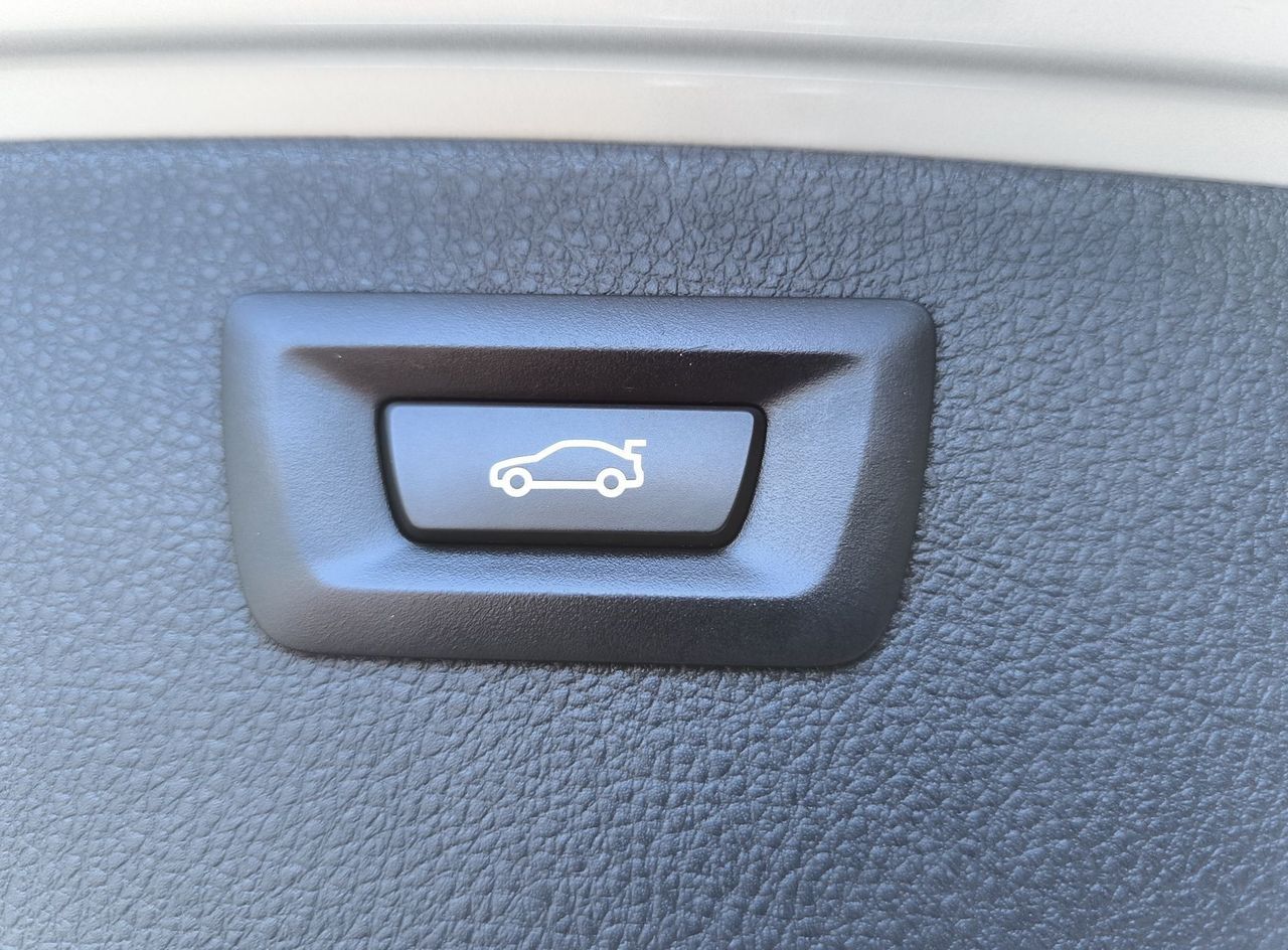 Zunanja slika - BMW Serija 3 - Touring: 318i AVT M SPORT-LED-USNJE-ŠPORTNI SEDEŽI-VIRTU - 15