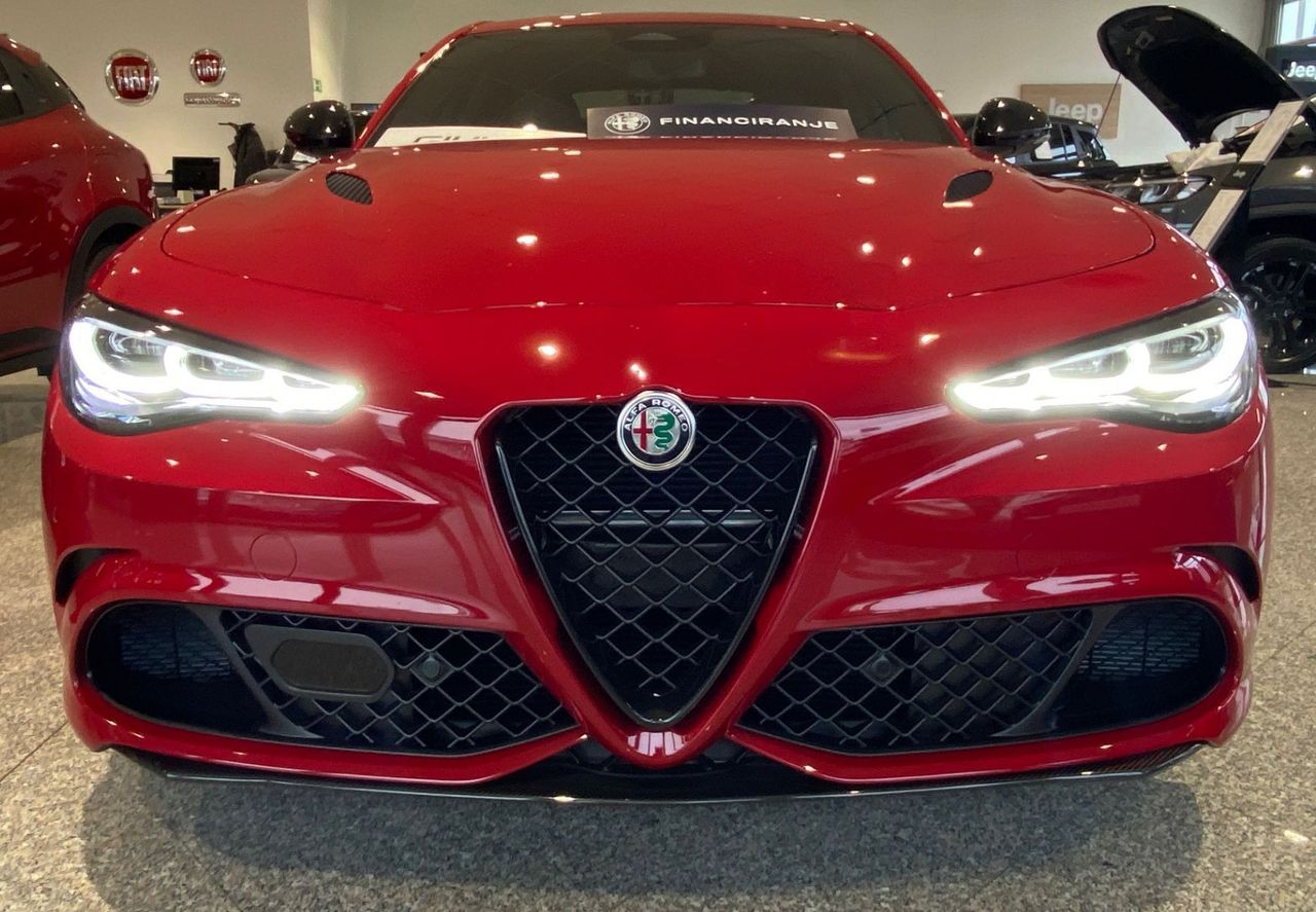Zunanja slika - Alfa Romeo Giulia - 2.9 Turbo 520hp AT8 Quadrifoglio - 2