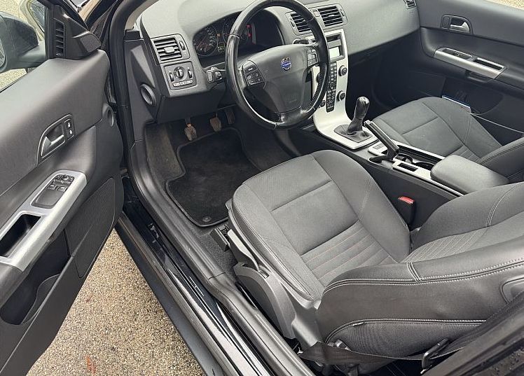 Zunanja slika - Volvo C30 - DRIVe MOMENTUM +velik servis + letna platišča - 7
