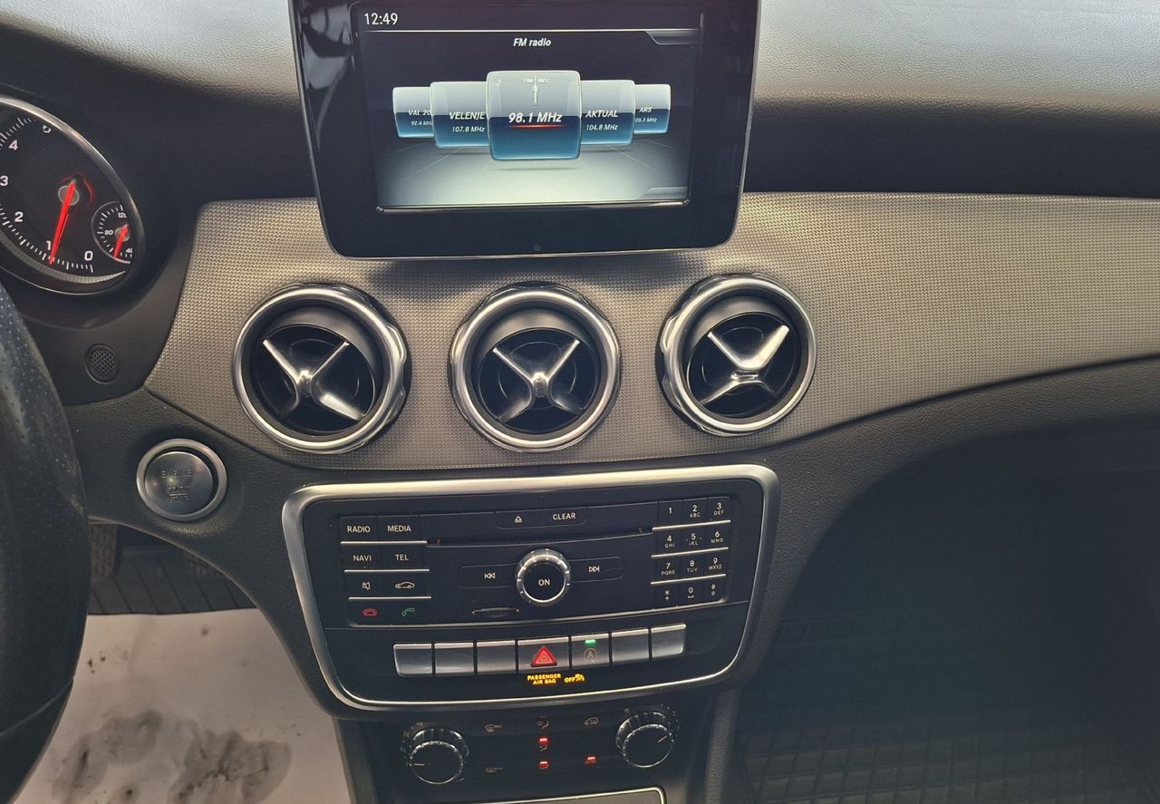 Zunanja slika - Mercedes-Benz GLA-Razred - GLA 180 URBAN - 11
