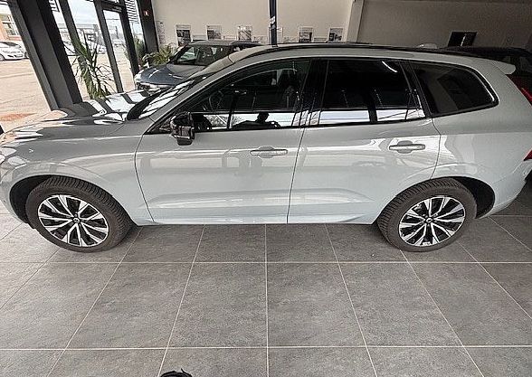 Zunanja slika - Volvo XC60 - B4  P  Plus Dark AT FWD. NAVY. FULL LED.360¨KAMERA - 6