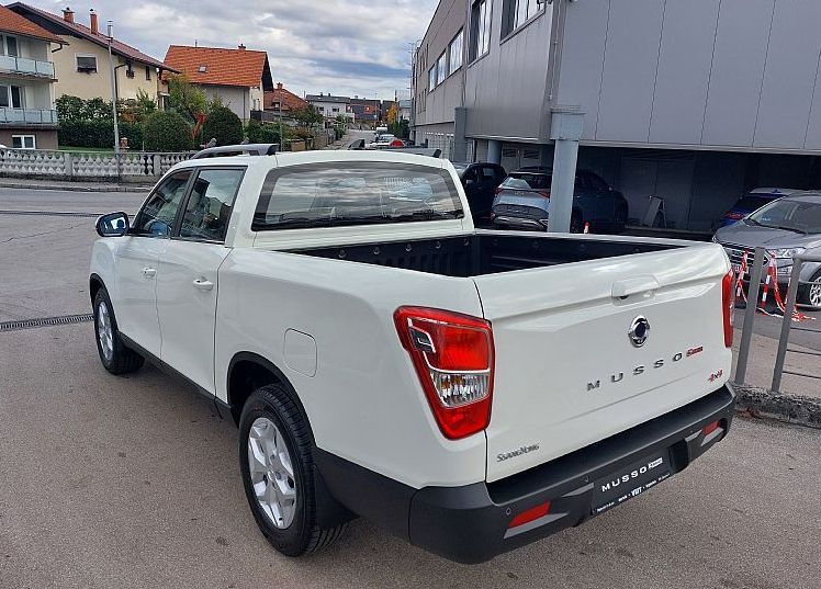 Zunanja slika - SsangYong Musso - 2.2 XDi ULTIMATE 4x4 A T VEČ BARV - 6