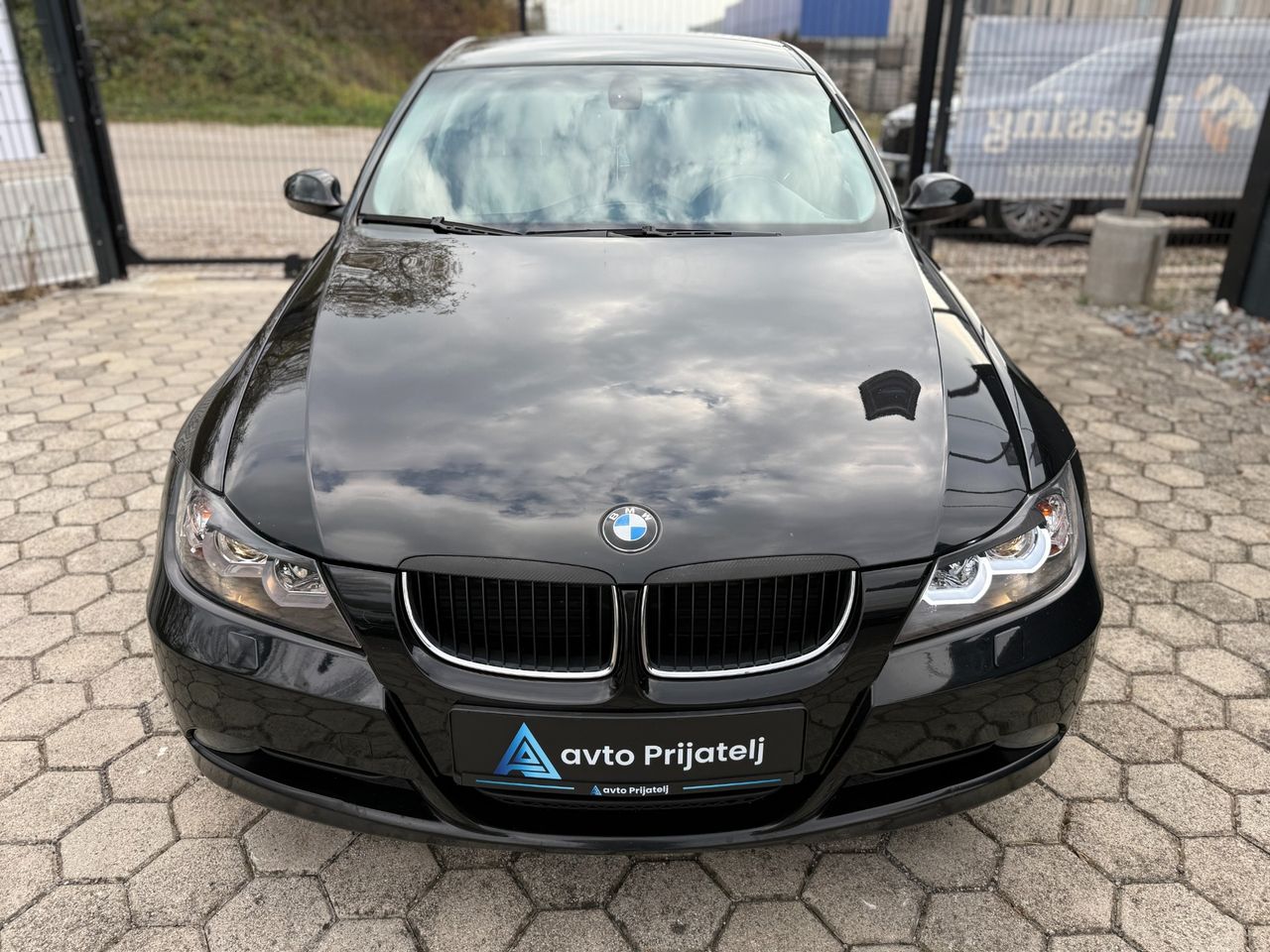 Zunanja slika - BMW Serija 1 - 320d | Usnje | Navi | TOP OHRANJEN - 3