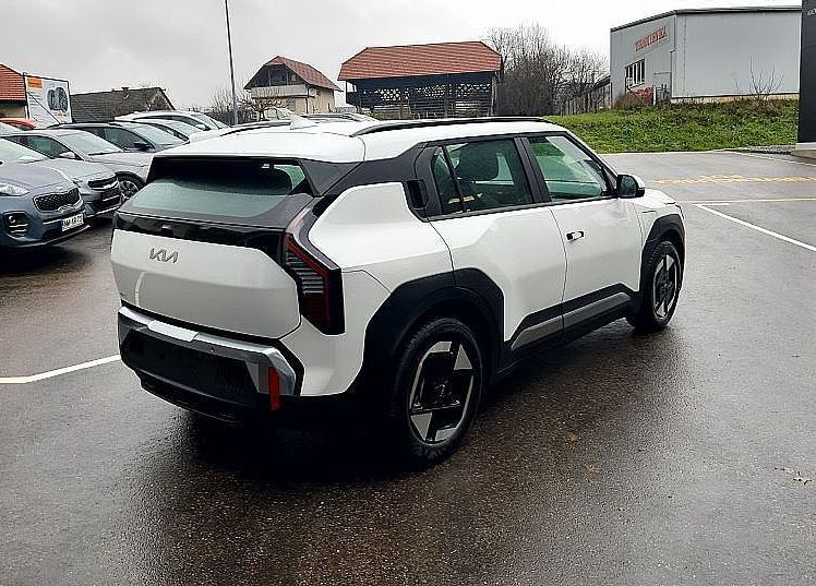 Zunanja slika - KIA EV3 - STAR 58.3 kWh baterija.doseg do 436km - 3
