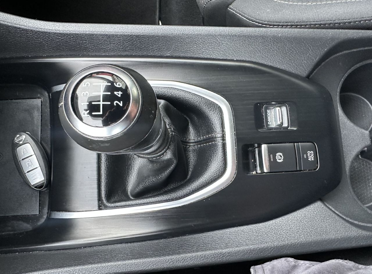 Notranja slika - Nissan Qashqai - CROSSOVER 1.3MHEV 140.NAVI.ACC.KAMERA.LED.BENCIN - 15