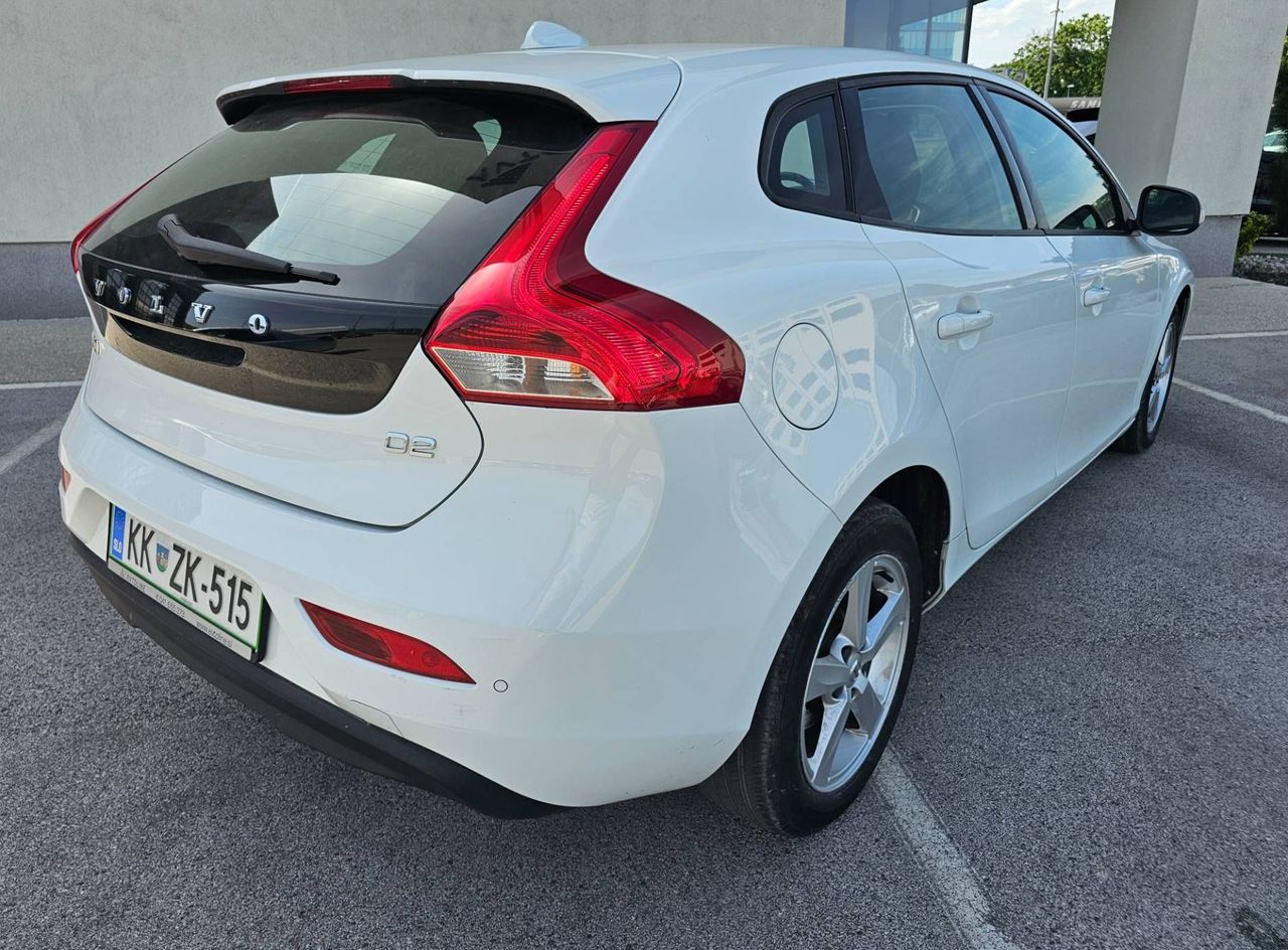 Zunanja slika - Volvo V40 - D2 Kinetic - 6