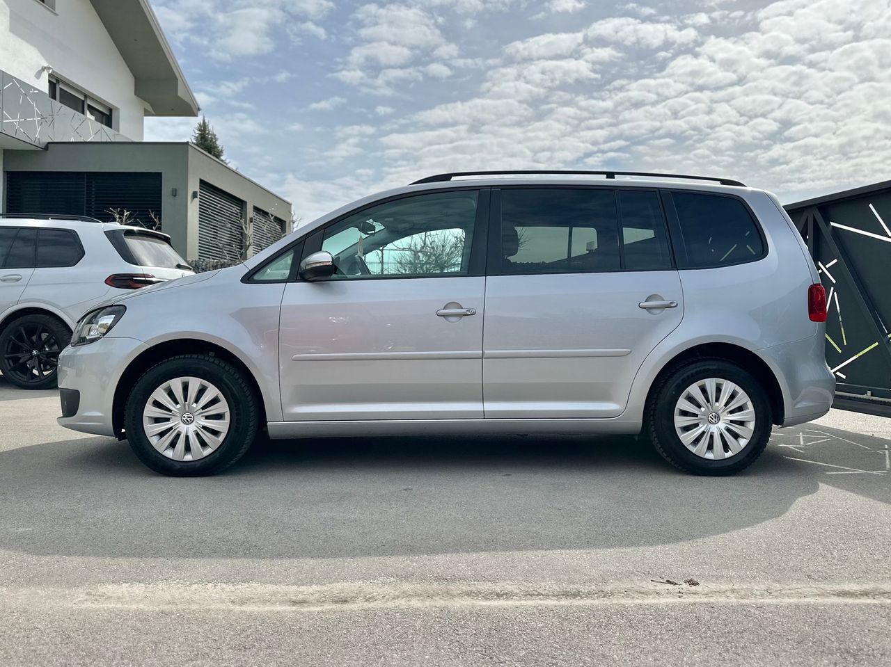Zunanja slika - VW Touran - 1.6 TDI BlueMotion Comfortline+PDC+KLJUKA+ODLIČ.. - 2
