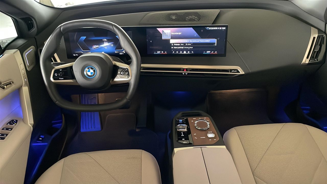Zunanja slika - BMW iX - xDrive40 - 7