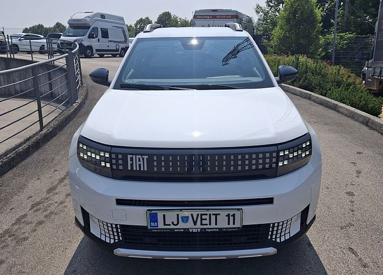 Zunanja slika - Fiat Grande Panda - 1.2 T-Gen3 AT6 LaPrima - 2