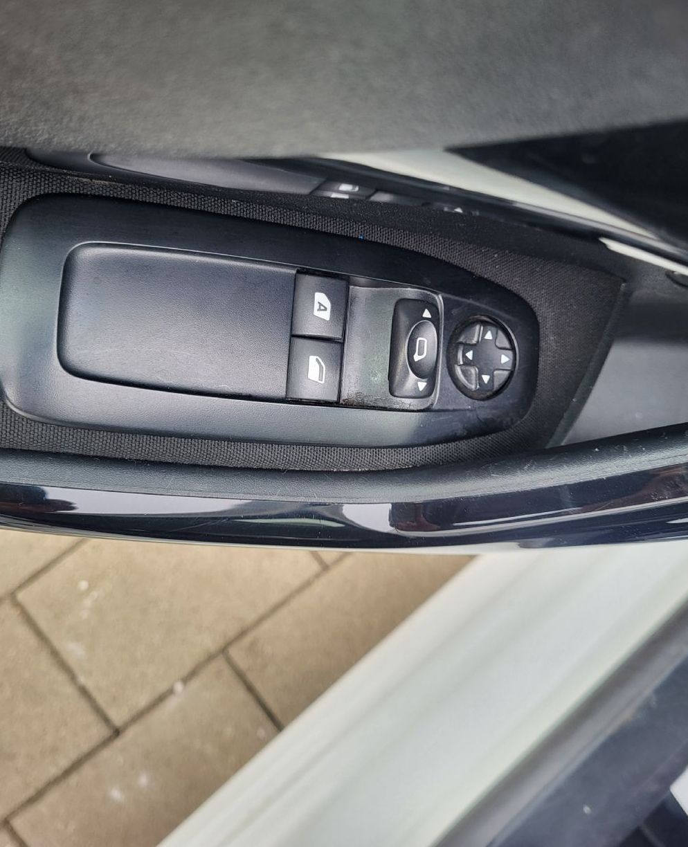 Zunanja slika - Peugeot 208 - 1.0 ac-bluetoth-el.paket-servisiran-12 mes jamstvo - 15