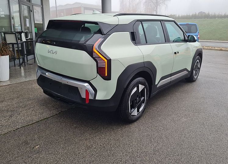 Zunanja slika - KIA EV3 - 58.3 kWh baterija. 150 kW  204 KM  Star - 5