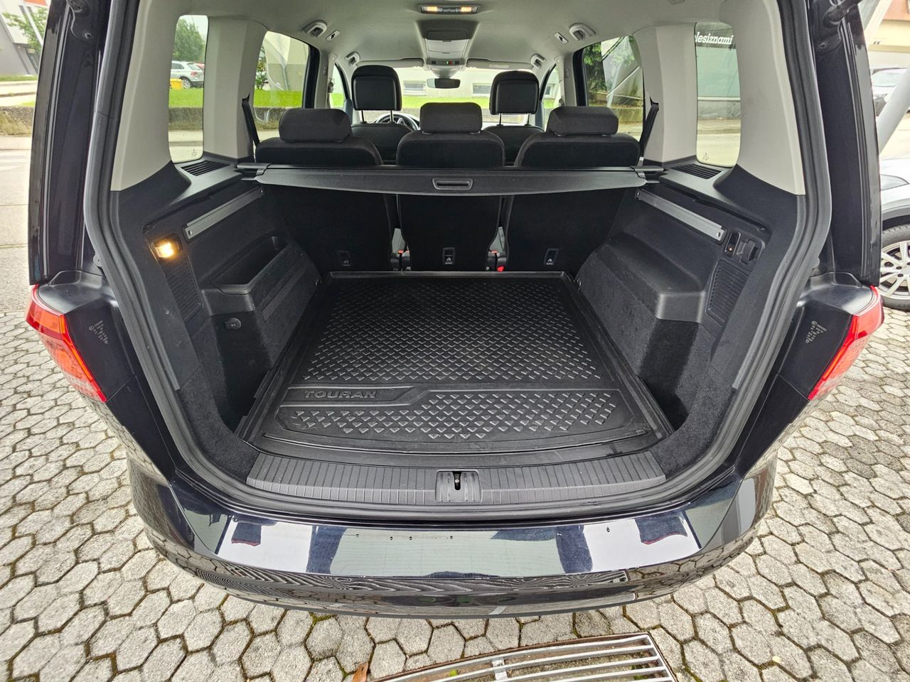 Zunanja slika - VW Touran - 2.0 TDI Family DSG - 6