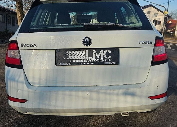 Zunanja slika - Škoda Fabia - Combi 1.0 TSI 95ks °16-COL° LED °PARK.SENZORJI° - 6