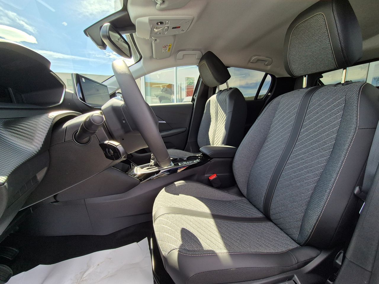 Zunanja slika - Peugeot 208 - Allure1.2 Turbo 100 - NA ZALOGI - 2