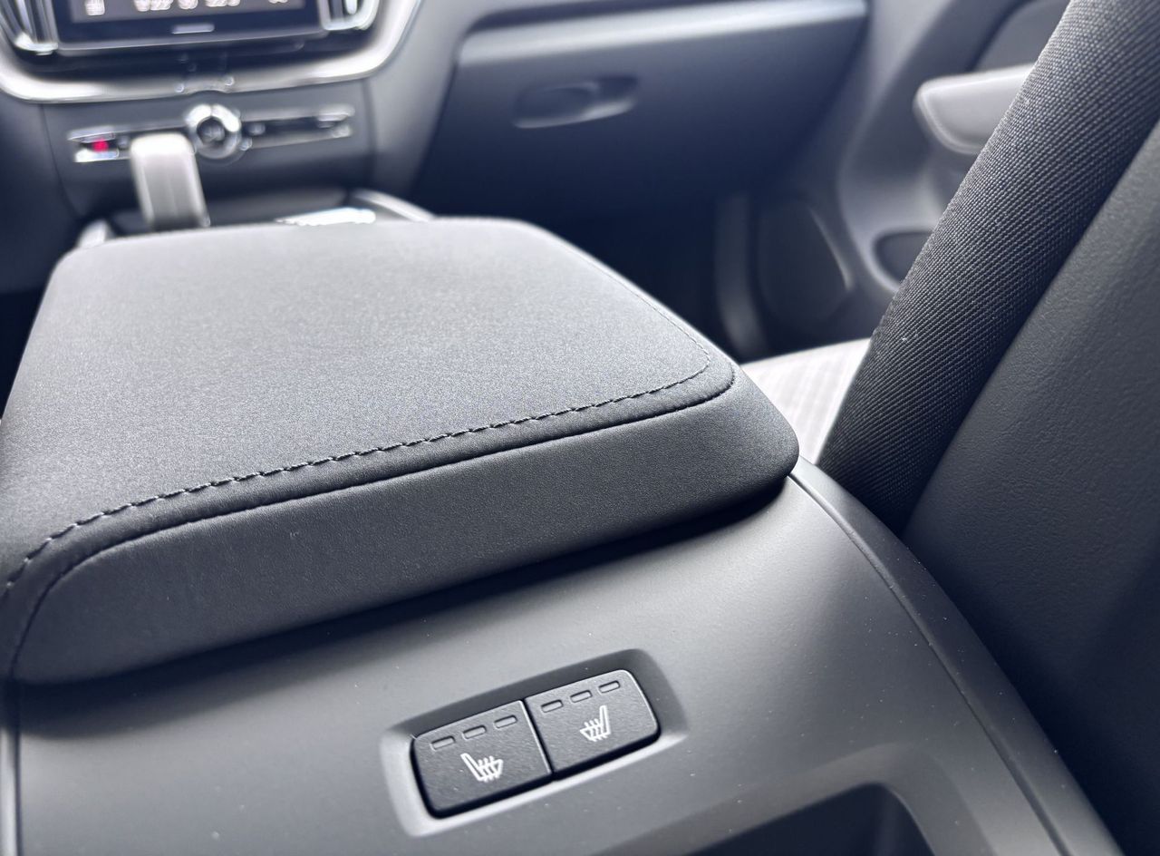 Zunanja slika - Volvo XC60 - B5P  Core AT AWD 3 leta garancije + 3 servisi - 12