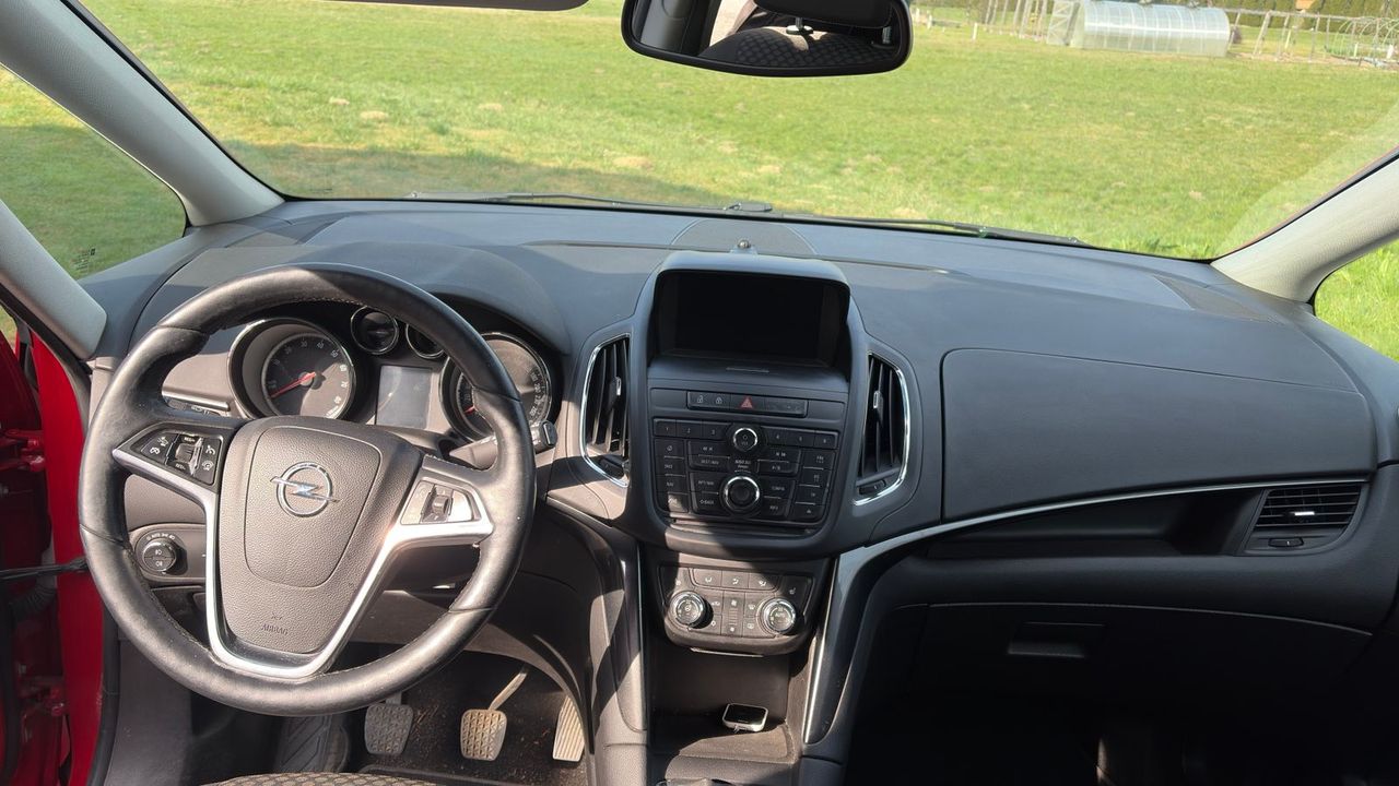 Notranja slika - Opel Zafira - Tourer 1,4 Turbo Enjoy Avt. - 6