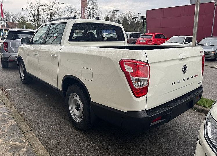 Zunanja slika - SsangYong Musso - Grand 2.2 XDi Active+ 4WD A T - 2