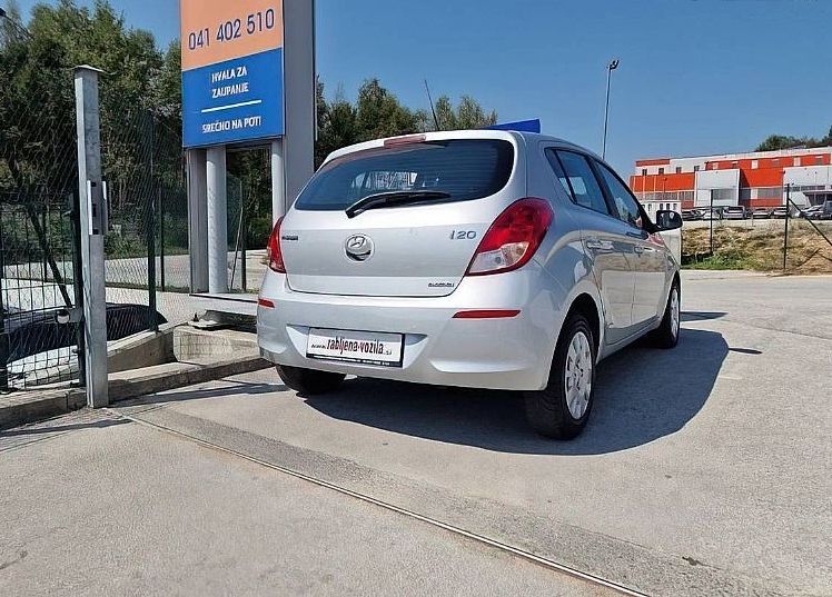 Zunanja slika - Hyundai i20 - 1.1 CRDI 55 KW STYLE... - 6