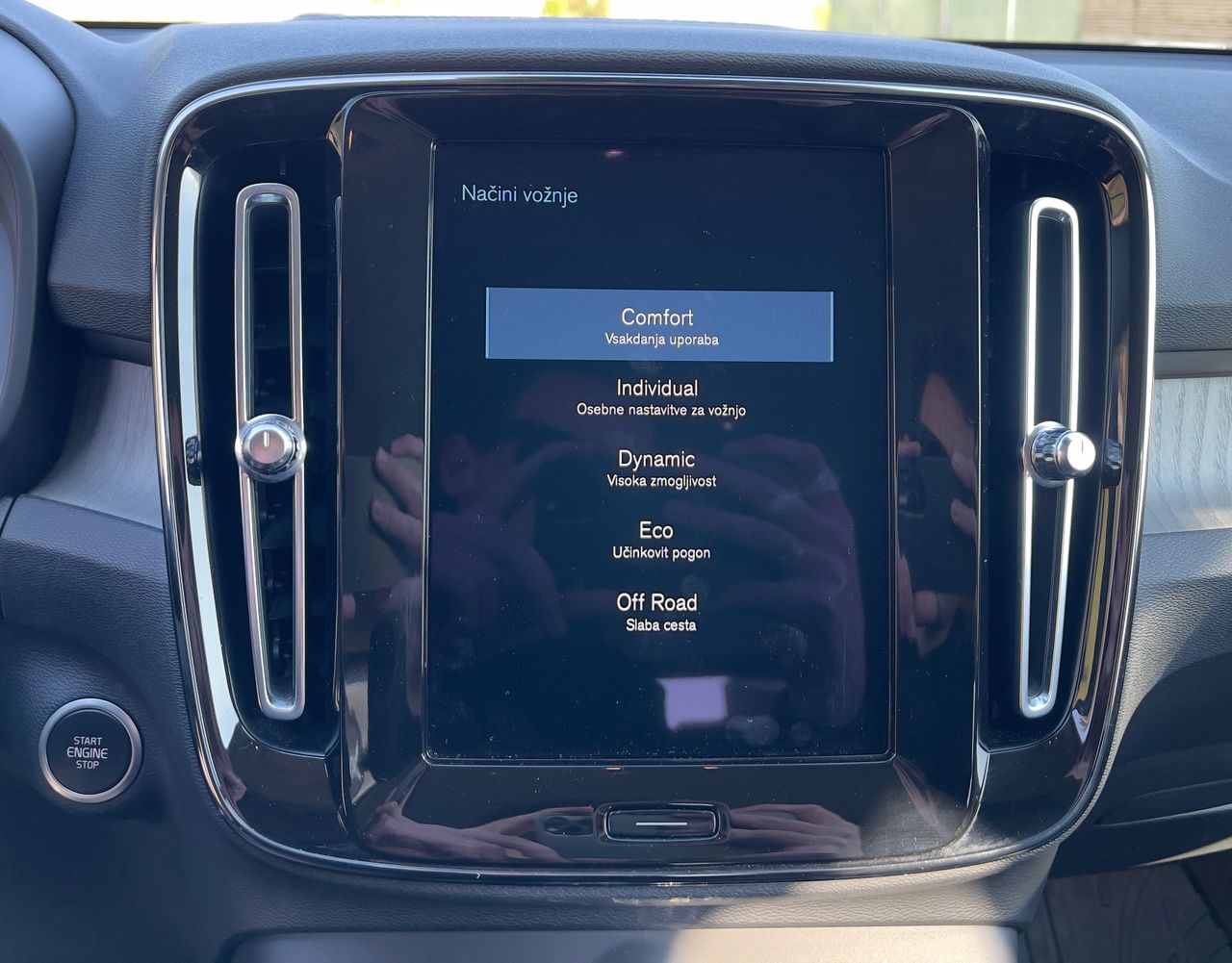 Notranja slika - Volvo XC40 - B4P AWD Inscription Avt. - 15