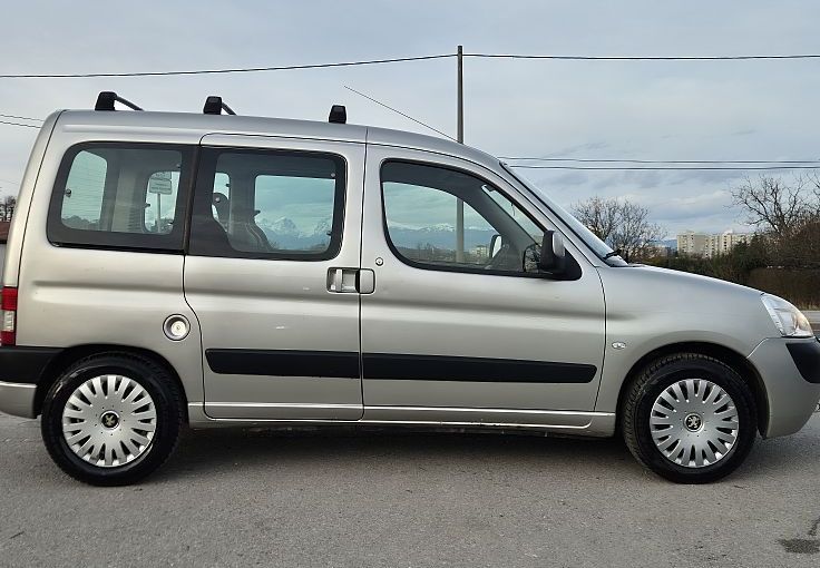 Zunanja slika - Peugeot Partner - Kombi STYLE 1.6 HDi 90 LEPO OHRANJEN - 8