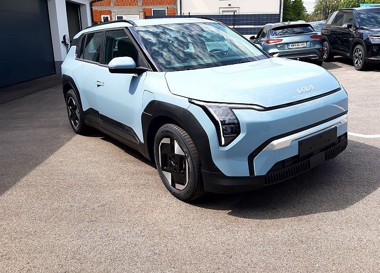 Zunanja slika - KIA EV3 - 58.3 kWh baterija. 150 kW  204 KM  SKAY - 2
