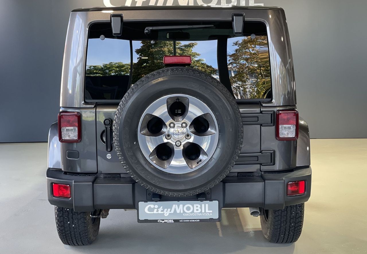 Zunanja slika - Jeep Wrangler - 2.8CRD-AUT-SAHARA-GRETJE SEDEŽEV-USNJE - 5