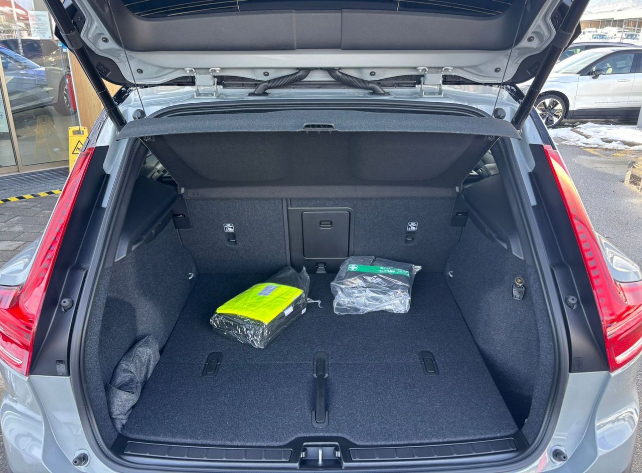 Zunanja slika - Volvo XC40 - B4  P  Ultra Black Edition - 6