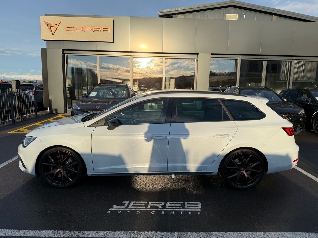 Zunanja slika - Seat Leon - 2.0 TSI 221KW DSG CUPRA ST 4WD - 2