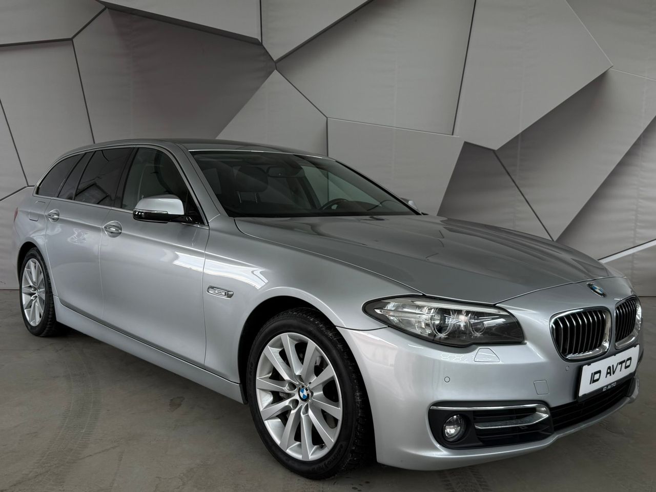 Zunanja slika - BMW Serija 5 - 525d xDrive touring Avt. - 1