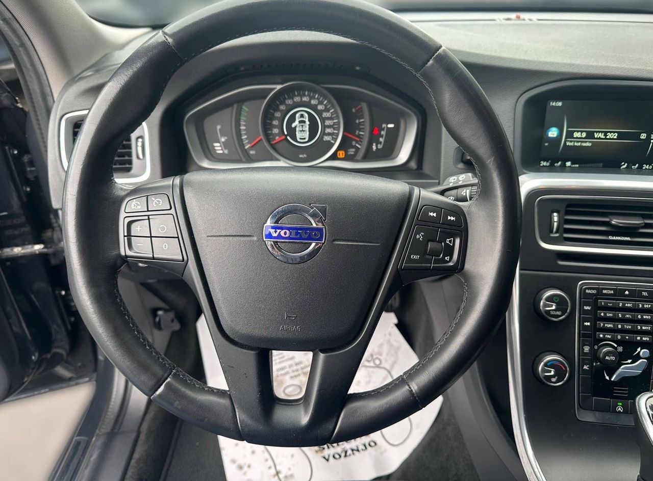 Zunanja slika - Volvo V60 Cross Country - D3 Cross Country 2.0 TD AUT. LED NAVI TEMP PDC - 15