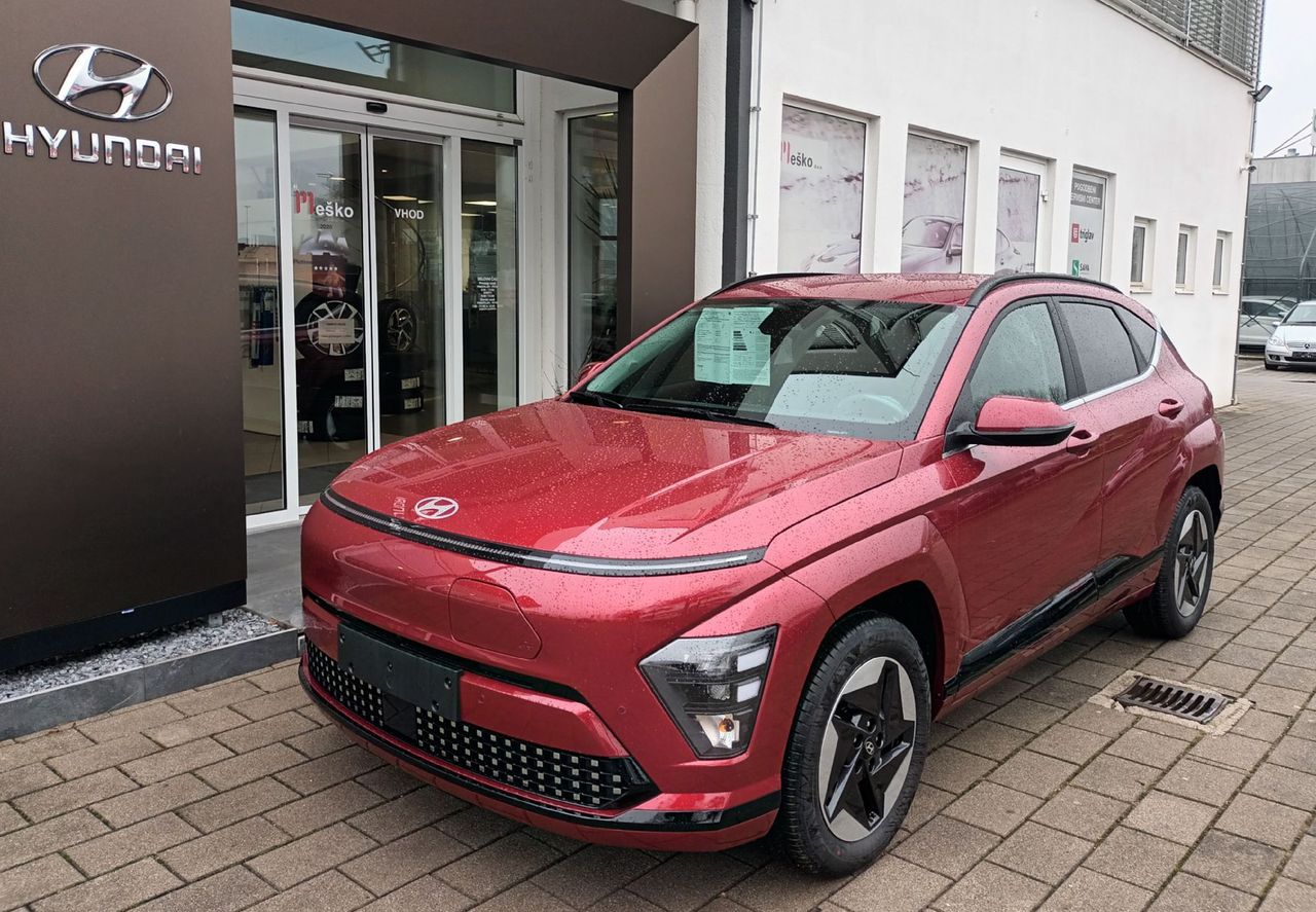 Zunanja slika - Hyundai Kona - BEV 48KWH PREMIUM   WINTER I.TOP.ČRP...... - 1