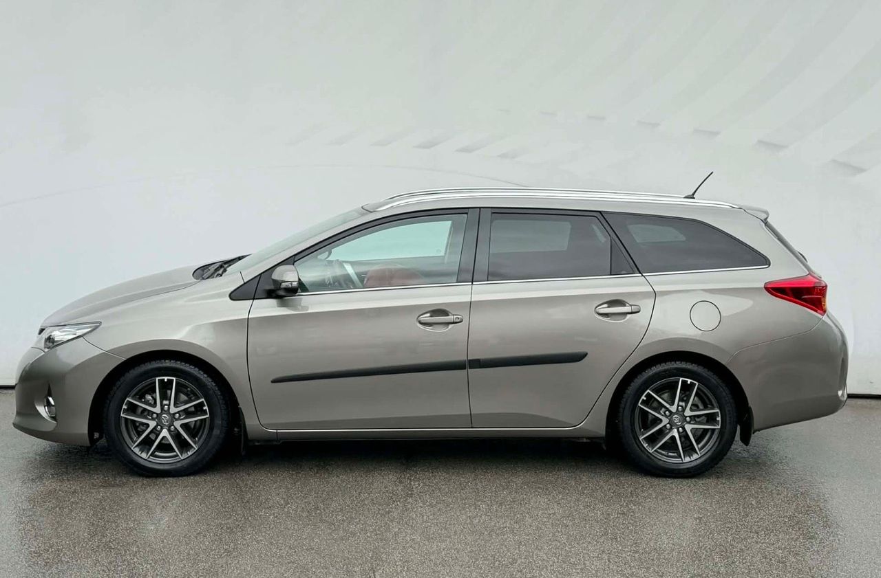 Zunanja slika - Toyota Auris - 1.4 D-PANORAMA-LIZING ZA TUJCE-TEMPOMAT-... - 6