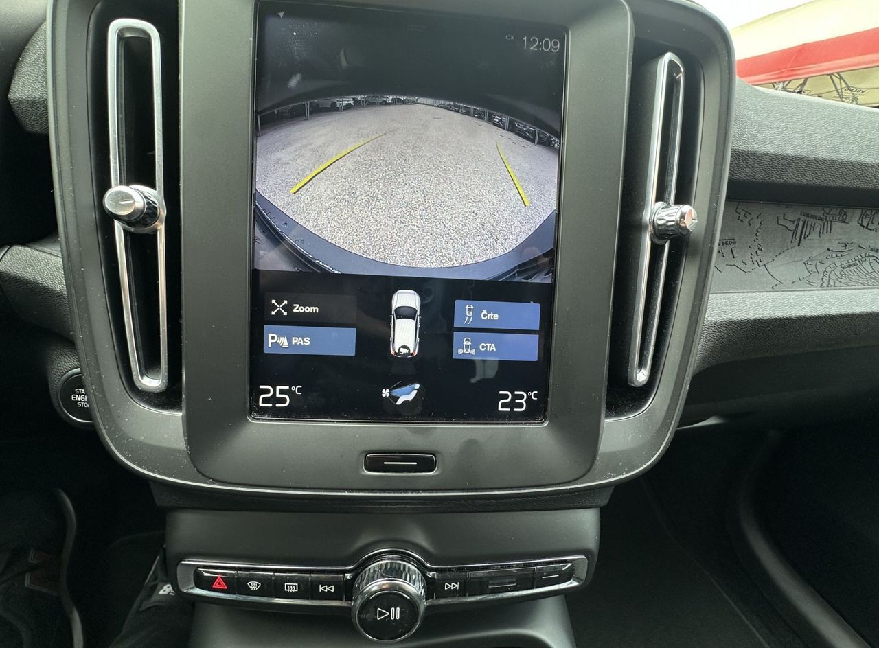 Zunanja slika - Volvo XC40 - D3 A AWD Momentum KAMERA.NAVI.ALU.4X4.TOP - 7