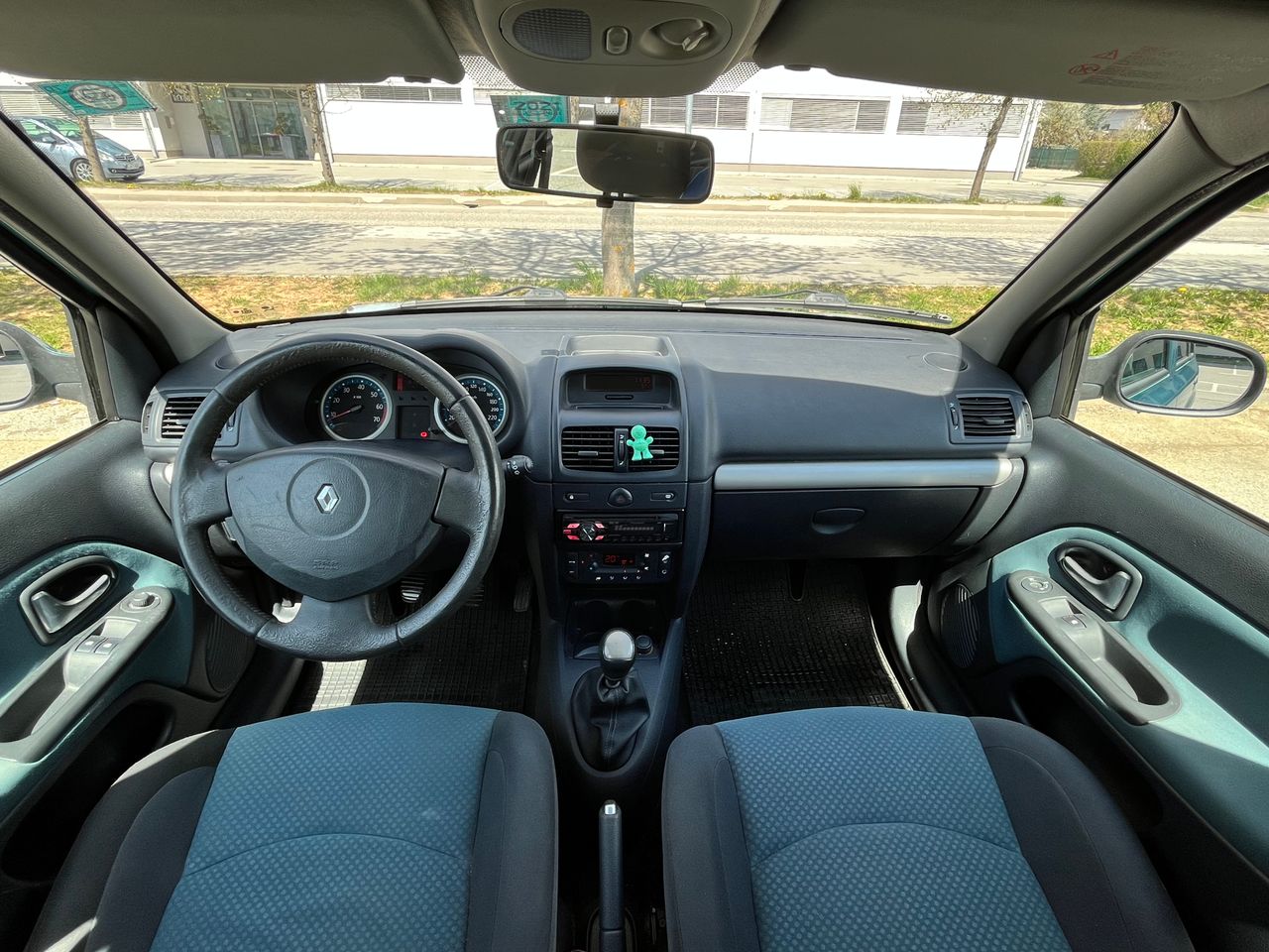 Notranja slika - Renault Clio - 1,2 16V Extreme - 8