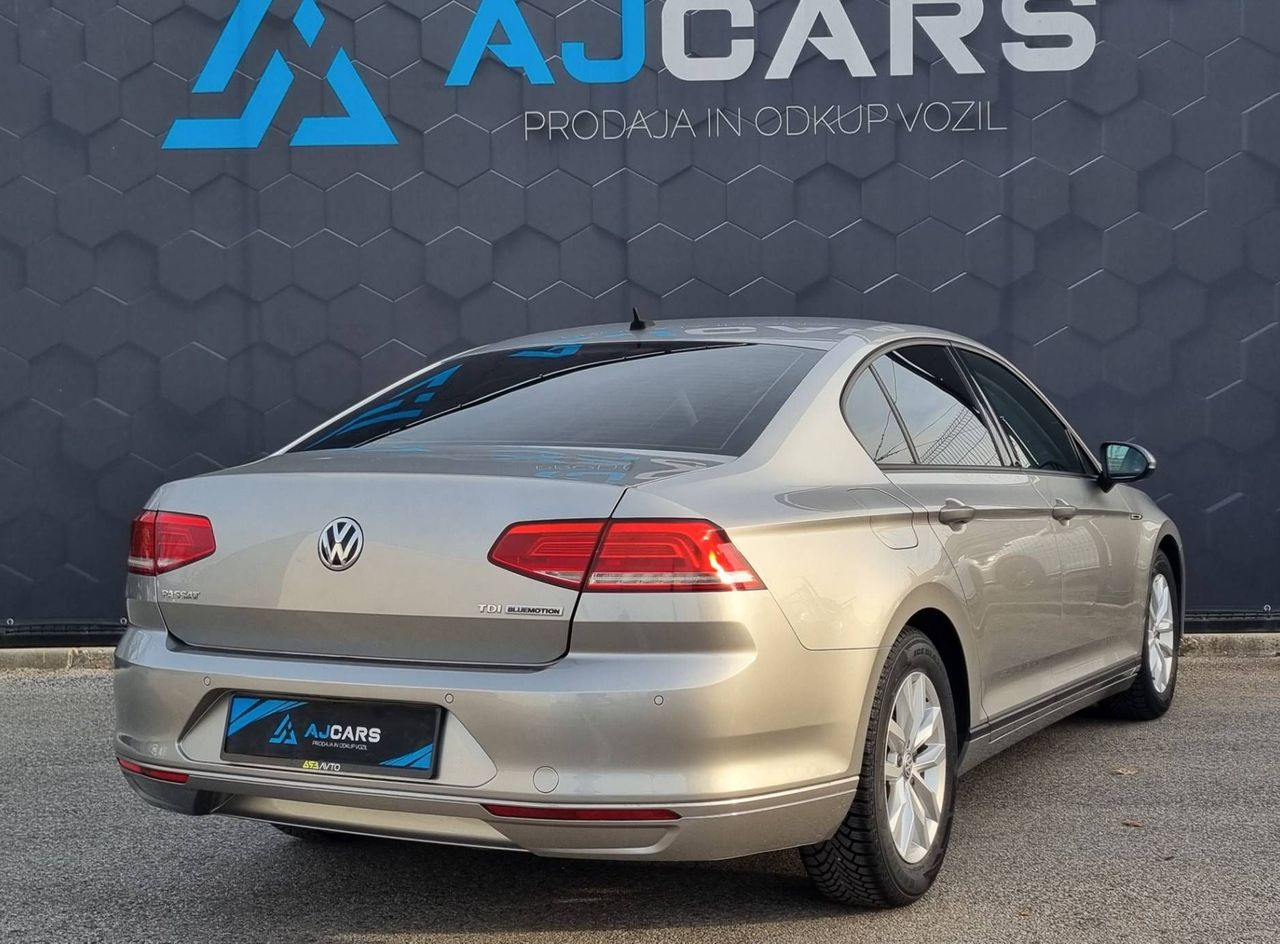 Zunanja slika - VW Passat - 1.6 TDI BMT Comfortline-2XPDC-Navi-Temp-Alu - 7