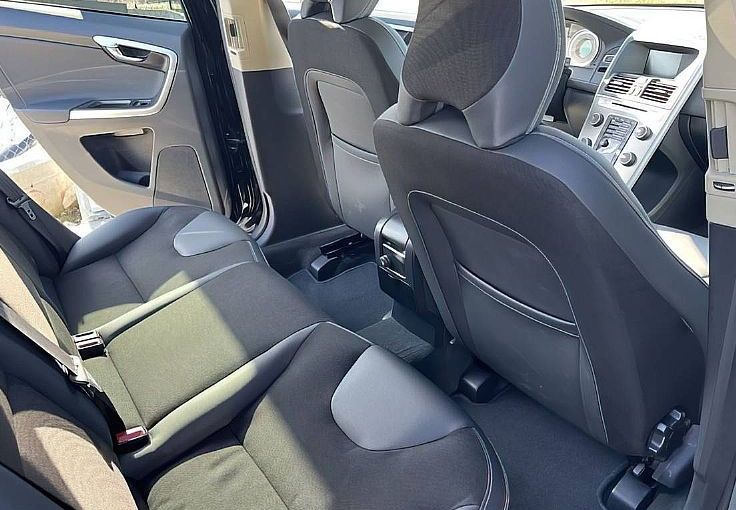 Zunanja slika - Volvo XC60 - DRIVe FWD MOMENTUM REDNO SERVISIRAN... - 9