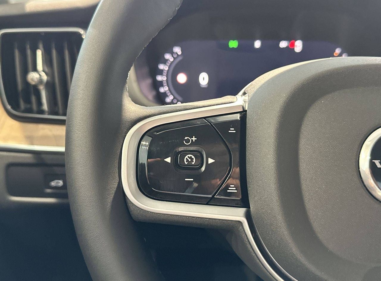 Zunanja slika - Volvo XC60 - B5  P  AWD Plus Dark... - 17