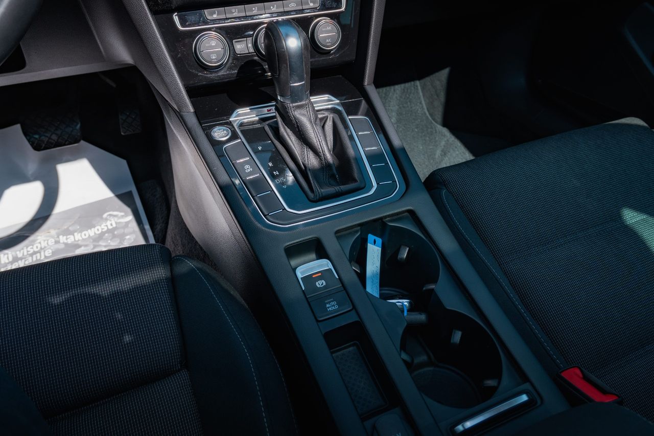 Zunanja slika - VW Passat - Variant 2,0 TDI BMT Connect DSG - 11