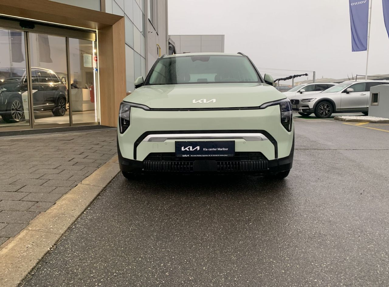 Zunanja slika - KIA EV3 - 58.3 kWh baterija. 150 kW  204 KM  Air - 2