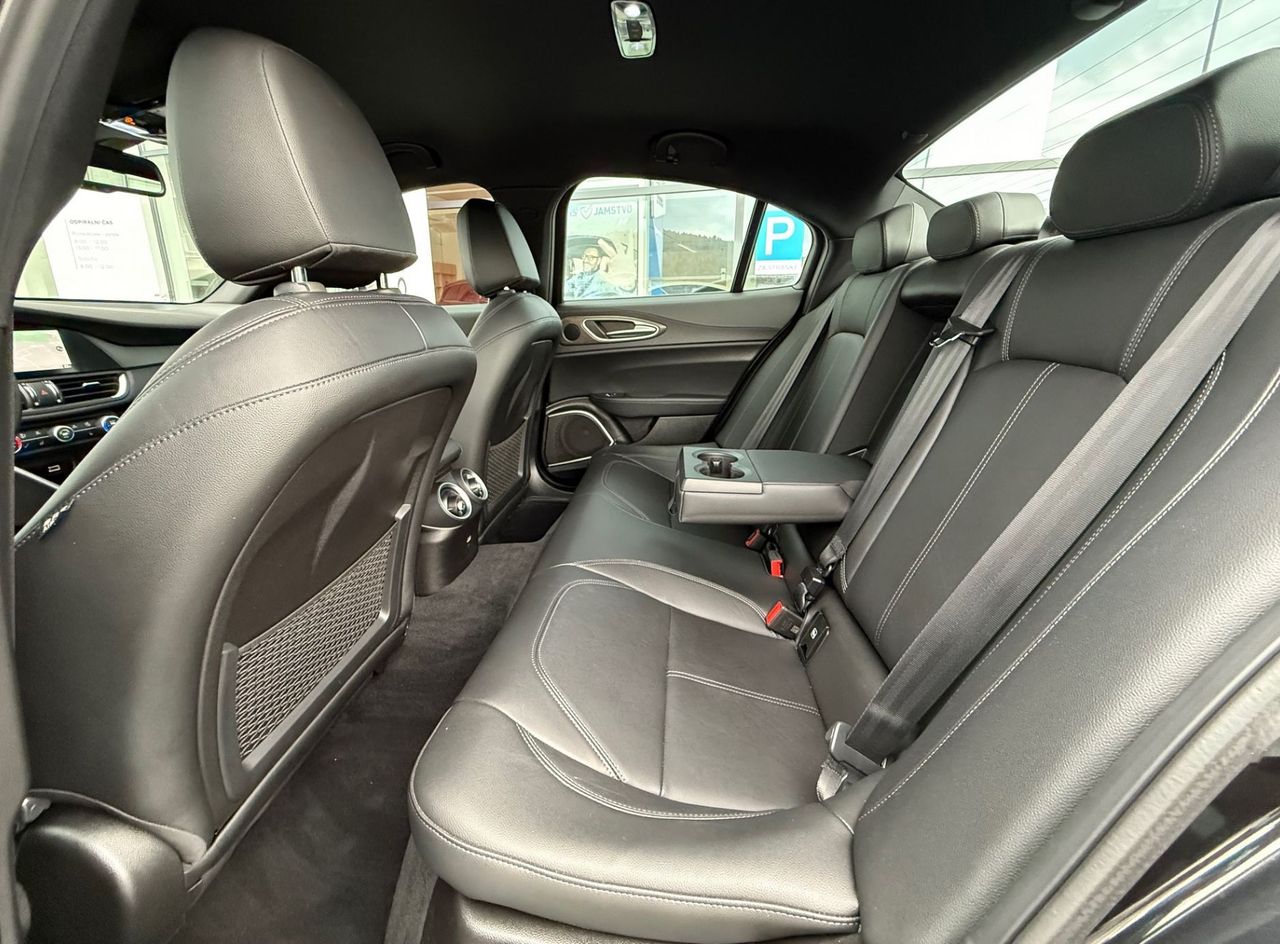 Zunanja slika - Alfa Romeo Giulia - 2.0 Turbo 280 Q4 Ti  - AVTOMATIK - SAMO 18.000KM - 9