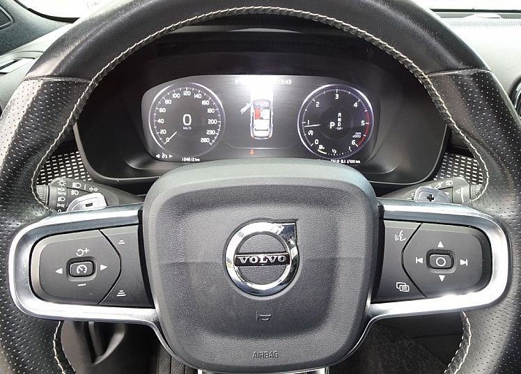 Zunanja slika - Volvo XC40 - D3 A AWD R-Design ODLIČNO OHRANJEN - 8